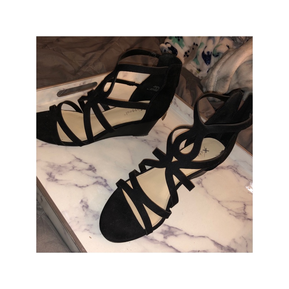Black wedges